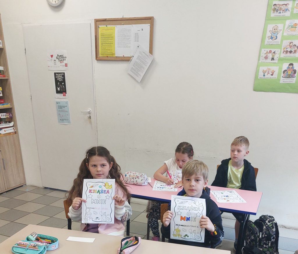 Lekcja biblioteczna w klasie 1b