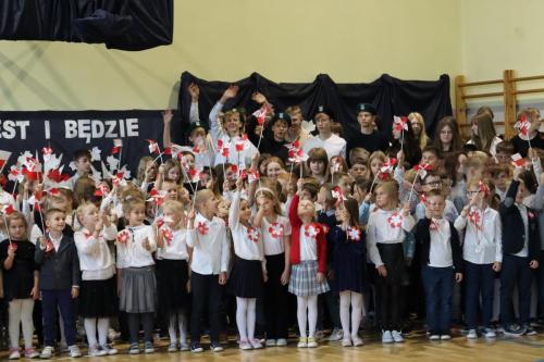 Ogólnopolska akcja “Szkoła do hymnu”