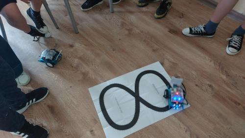 Zajęcia rozwijające kreatywność z robotem mBot Explorer Kit