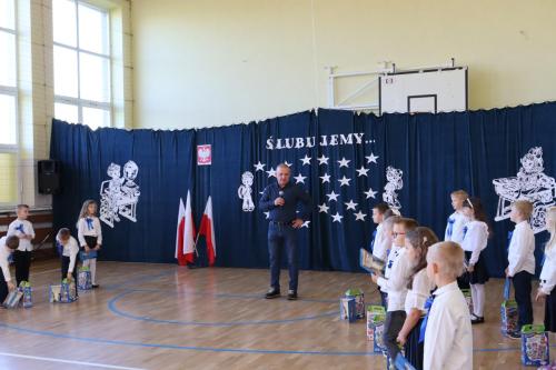 Ślubowanie uczniów klas pierwszych